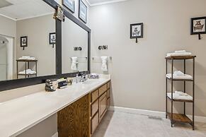 Beautiful Scenery w Hot Tub Pool Arcade