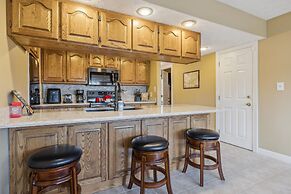 Beautiful Scenery w Hot Tub Pool Arcade