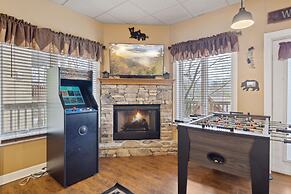 Beautiful Scenery w Hot Tub Pool Arcade