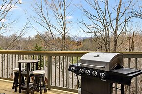 Beautiful Scenery w Hot Tub Pool Arcade