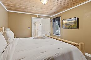 Beautiful Scenery w Hot Tub Pool Arcade