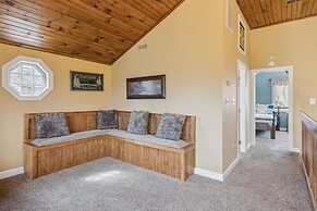 Beautiful Scenery w Hot Tub Pool Arcade