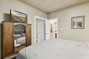 Beautiful Scenery w Hot Tub Pool Arcade