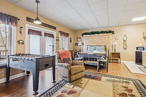 Beautiful Scenery w Hot Tub Pool Arcade