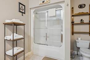 Beautiful Scenery w Hot Tub Pool Arcade