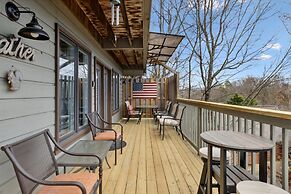 Beautiful Scenery w Hot Tub Pool Arcade