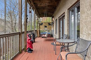 Beautiful Scenery w Hot Tub Pool Arcade