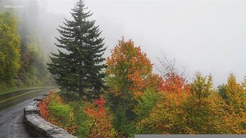 Beautiful Scenery w Hot Tub Pool Arcade