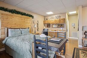 Beautiful Scenery w Hot Tub Pool Arcade