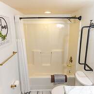 Luxurious Condo Pool Fireplace Hiking