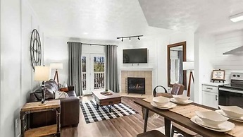 Beautiful New Remodel Pool Golf Condo