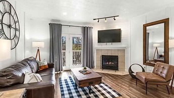 Beautiful New Remodel Pool Golf Condo