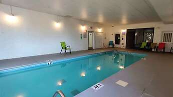 Beautiful New Remodel Pool Golf Condo