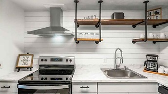 Beautiful New Remodel Pool Golf Condo