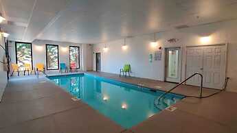 Beautiful New Remodel Pool Golf Condo