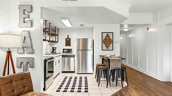 Beautiful New Remodel Pool Golf Condo