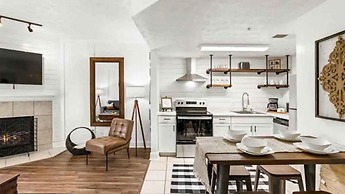 Beautiful New Remodel Pool Golf Condo