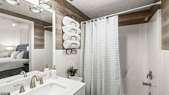 Beautiful New Remodel Pool Golf Condo