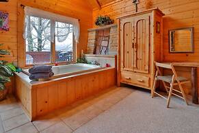 Romantic Honeymoon Cabin in the Smokies