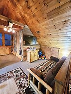 5-star w Pool Cozy Secluded Newly-renovated