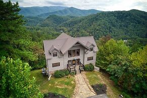 Awe-inspiring Estate w Pool Theater Fire Pit