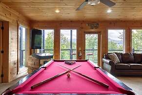 Awe-inspiring Estate w Pool Theater Fire Pit