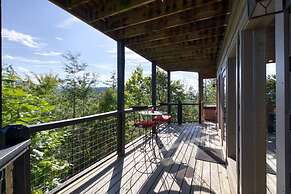 Awe-inspiring Estate w Pool Theater Fire Pit