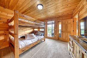 Awe-inspiring Estate w Pool Theater Fire Pit