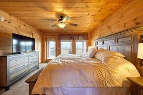 Awe-inspiring Estate w Pool Theater Fire Pit