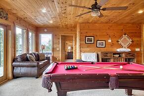 Awe-inspiring Estate w Pool Theater Fire Pit