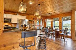 Awe-inspiring Estate w Pool Theater Fire Pit