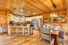 Awe-inspiring Estate w Pool Theater Fire Pit