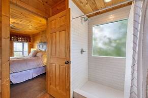 Awe-inspiring Estate w Pool Theater Fire Pit