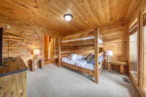 Awe-inspiring Estate w Pool Theater Fire Pit