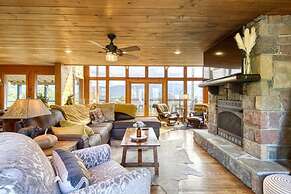 Awe-inspiring Estate w Pool Theater Fire Pit