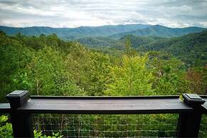 Awe-inspiring Estate w Pool Theater Fire Pit