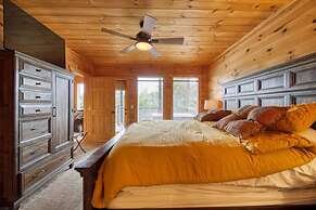 Awe-inspiring Estate w Pool Theater Fire Pit