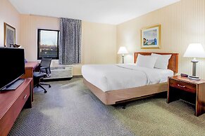 Norwood Inn and Suites Detroit