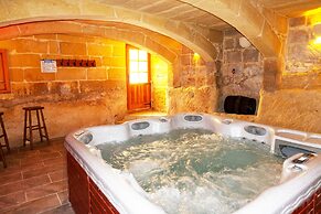 Villeleynah Amazing Gozitan Villa Pool