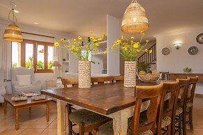 Can Pilos in Inca With 3 Bedrooms and 2 Bathrooms