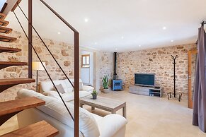 Can Miquel in Santa y