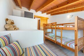 Can Miquel in Santa y