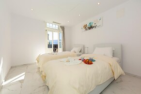 Yellow View Apartment