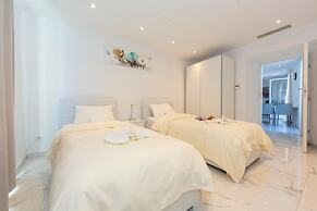 Yellow View Apartment