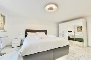 Yellow View Apartment