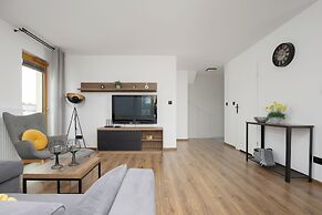 Bielawska Loft Apartment by Renters
