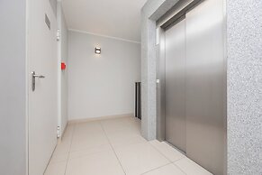 Bielawska Loft Apartment by Renters