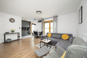 Bielawska Loft Apartment by Renters