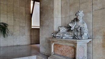 Rovani 14 in Monza With 1 Bedrooms and 1 Bathrooms