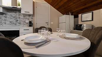 Rovani 14 in Monza With 1 Bedrooms and 1 Bathrooms